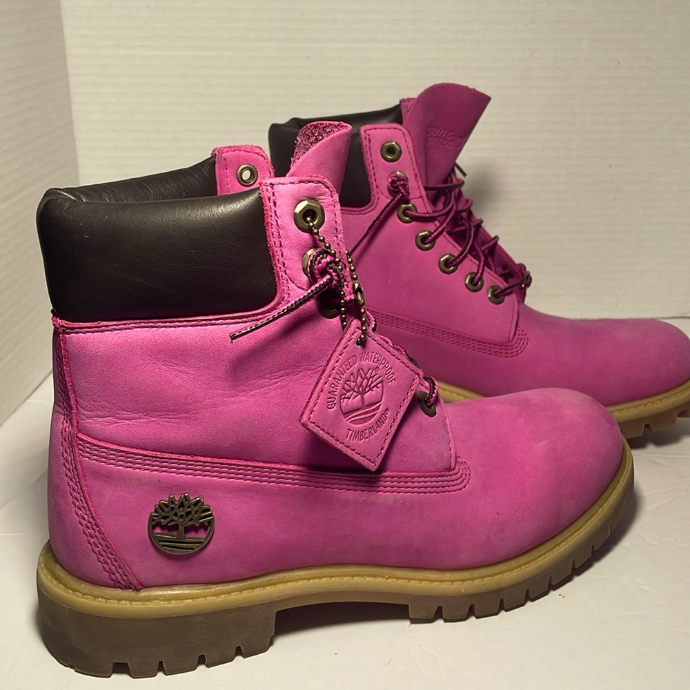 MEN’s 7.5 Pink Timberlands Susan G Komen edition Breast Cancer Awareness